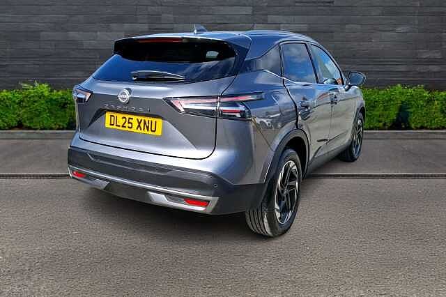 Nissan Qashqai 1.3 Dig-t MH N-connecta [glass