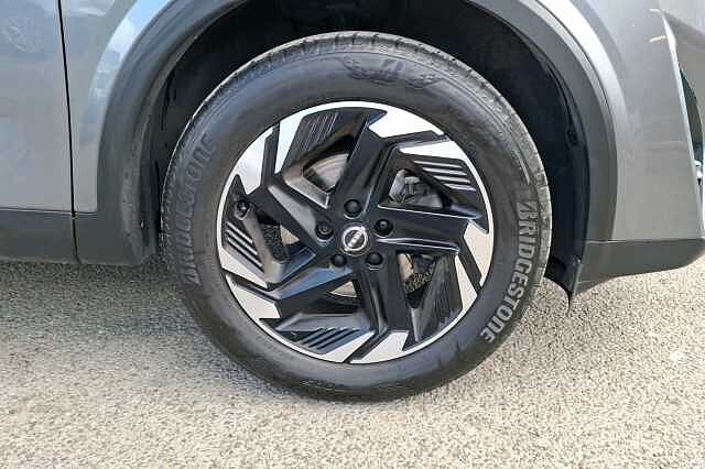 Nissan Qashqai 1.3 Dig-t MH N-connecta [glass