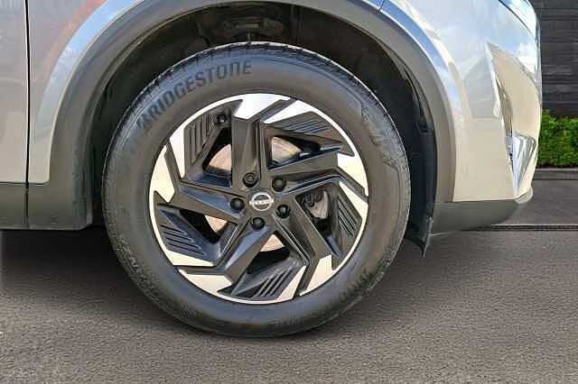 Nissan Qashqai 1.3 Dig-t MH N-connecta [glass