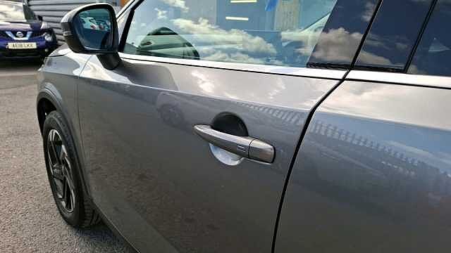 Nissan Qashqai 1.3 Dig-t MH N-connecta [glass