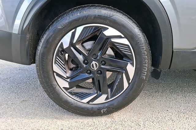 Nissan Qashqai 1.3 Dig-t MH N-connecta [glass