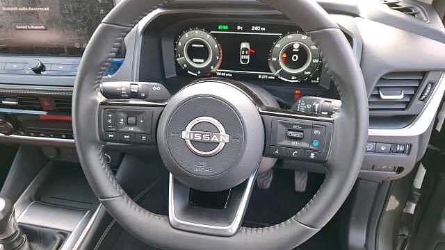 Nissan Qashqai 1.3 Dig-t MH N-connecta [glass