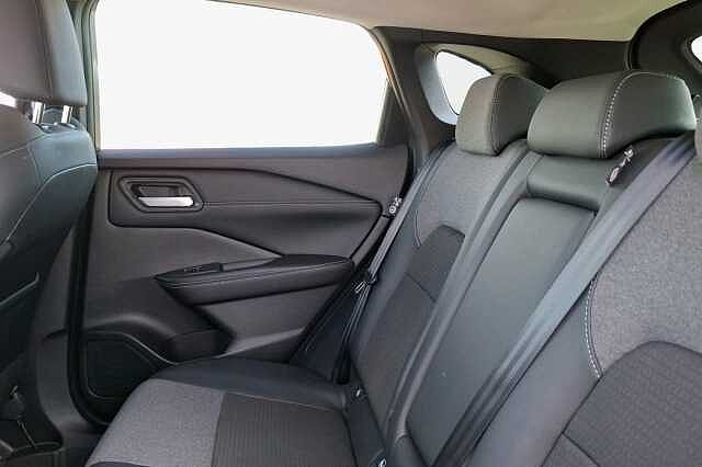 Nissan Qashqai 1.3 Dig-t MH N-connecta [glass