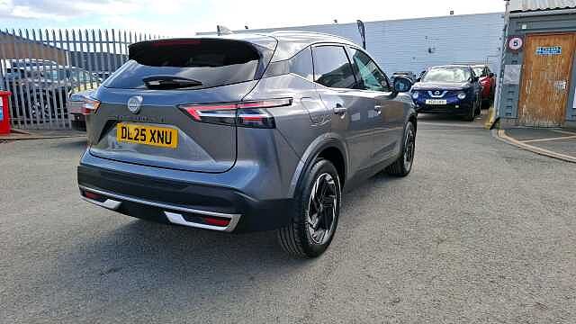 Nissan Qashqai 1.3 Dig-t MH N-connecta [glass