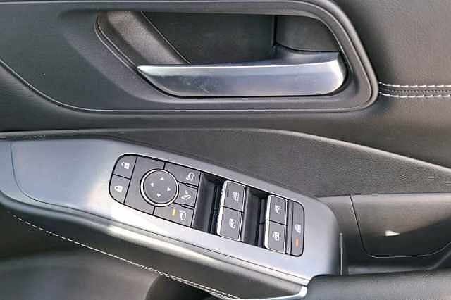 Nissan Qashqai 1.3 Dig-t MH N-connecta [glass