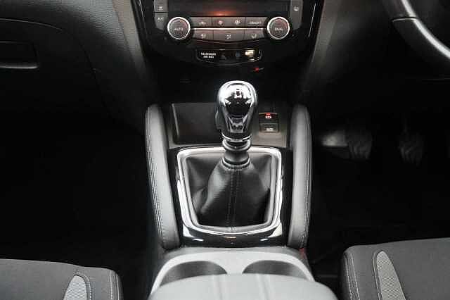 Nissan Qashqai 1.3 DIG-T 160 Acenta Premium with Sat Nav and Rear View Camera