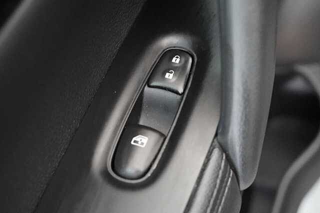 Nissan Qashqai 1.3 DIG-T 160 Acenta Premium with Sat Nav and Rear View Camera