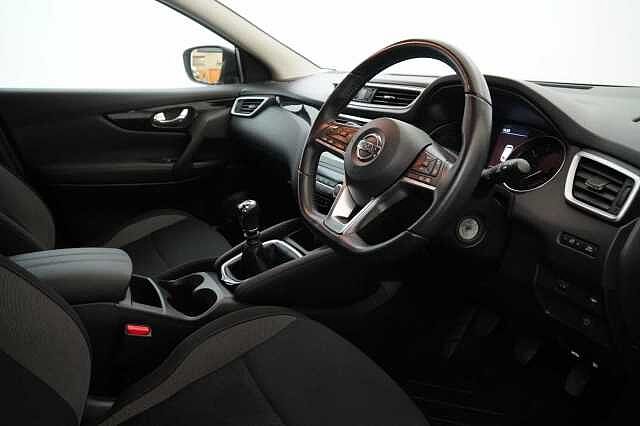 Nissan Qashqai 1.3 DIG-T 160 Acenta Premium with Sat Nav and Rear View Camera