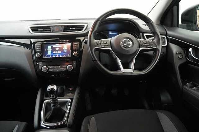 Nissan Qashqai 1.3 DIG-T 160 Acenta Premium with Sat Nav and Rear View Camera