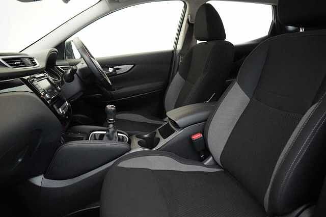 Nissan Qashqai 1.3 DIG-T 160 Acenta Premium with Sat Nav and Rear View Camera