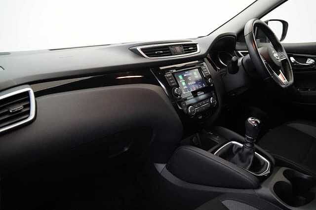 Nissan Qashqai 1.3 DIG-T 160 Acenta Premium with Sat Nav and Rear View Camera