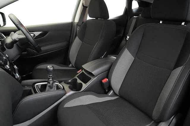 Nissan Qashqai 1.3 DIG-T 160 Acenta Premium with Sat Nav and Rear View Camera