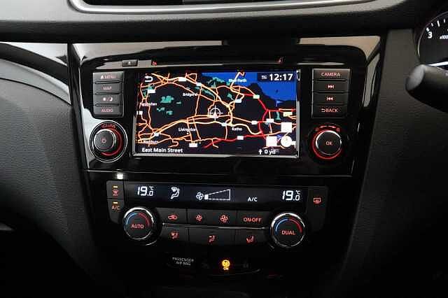 Nissan Qashqai 1.3 DIG-T 160 Acenta Premium with Sat Nav and Rear View Camera