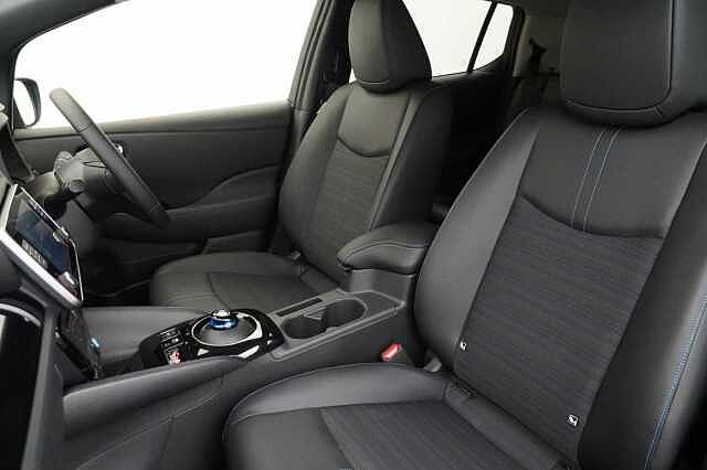 Nissan LEAF 40KW 10 Limited Edition Auto with Sat Nav and 360 View Cameras