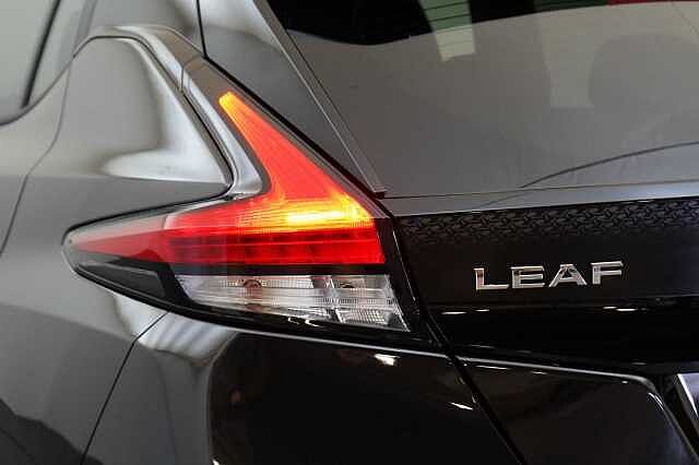 Nissan LEAF 40KW 10 Limited Edition Auto with Sat Nav and 360 View Cameras