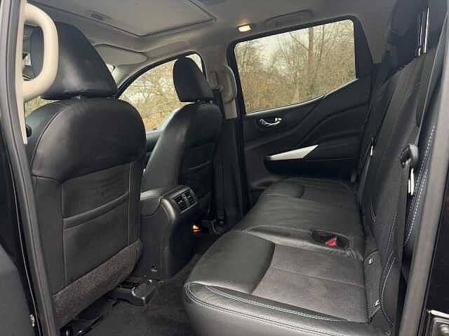 Nissan Navara Double Cab Pick Up N-Guard 2.3dCi 190 TT 4WD Auto