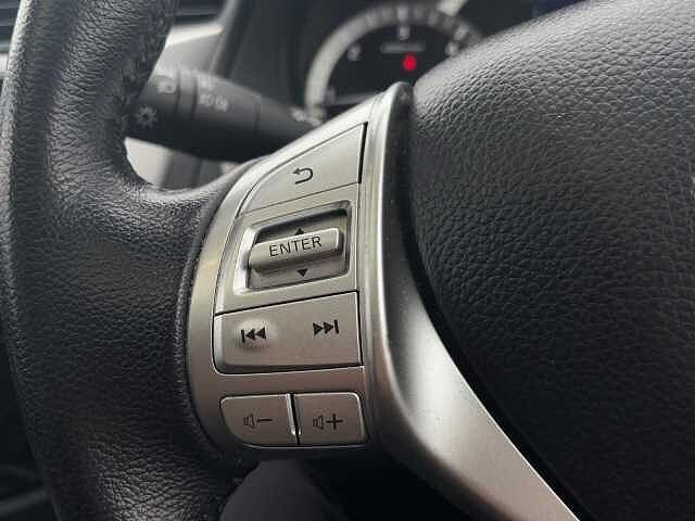 Nissan Navara Double Cab Pick Up N-Guard 2.3dCi 190 TT 4WD Auto