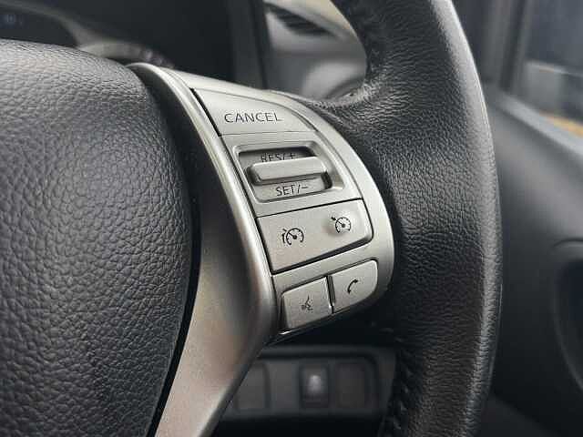 Nissan Navara Double Cab Pick Up N-Guard 2.3dCi 190 TT 4WD Auto