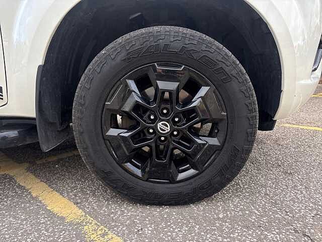 Nissan Navara Double Cab Pick Up N-Guard 2.3dCi 190 TT 4WD Auto