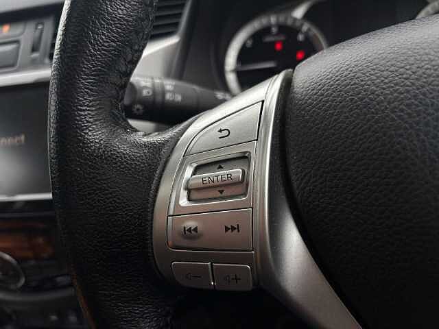 Nissan Navara Double Cab Pick Up N-Guard 2.3dCi 190 TT 4WD Auto