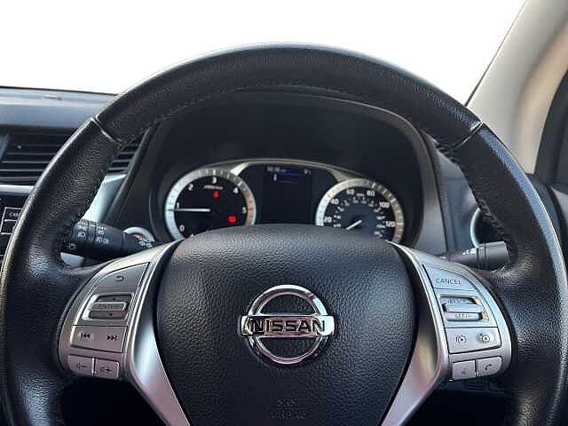 Nissan Navara Double Cab Pick Up Tekna 2.3dCi 190 TT 4WD Auto
