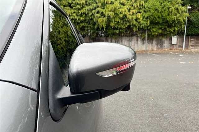 Nissan Juke 1.0 DIG-T TEKNA 5DR