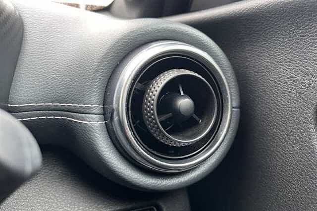 Nissan Juke 1.0 DIG-T 114 N-CONNECTA 5DR