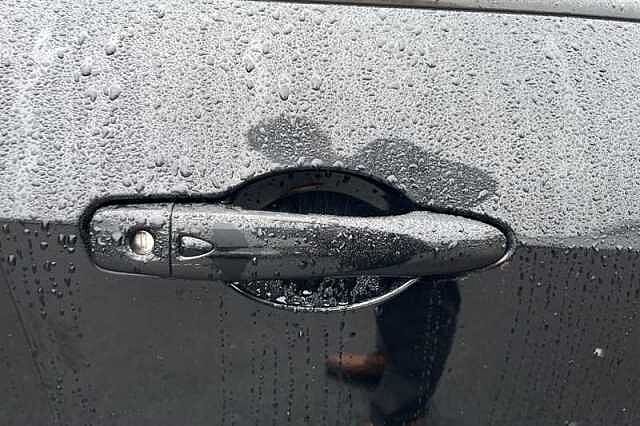 Nissan Micra 1.0 DIG-T 117 TEKNA 5DR