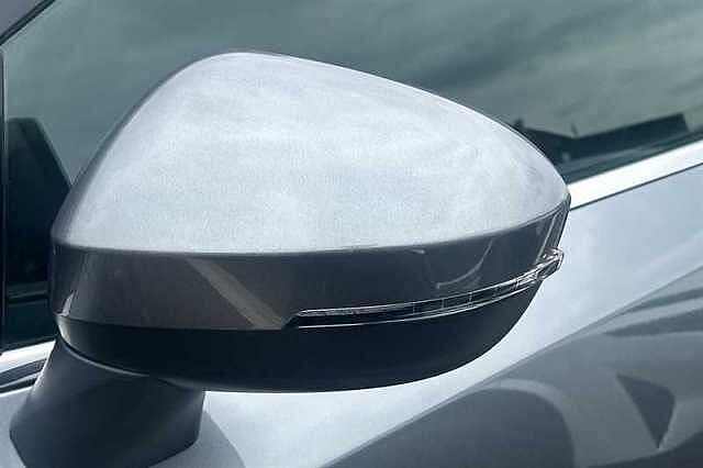 Nissan Qashqai 1.3 DIG-T MH ACENTA PREMIUM 5DR