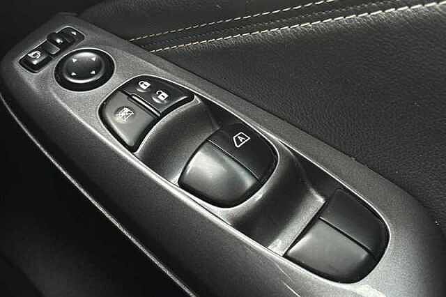 Nissan Juke 1.0 DIG-T 114 N-CONNECTA 5DR