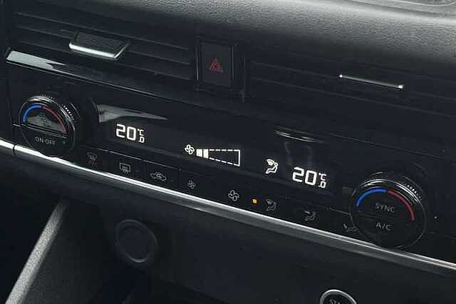 Nissan Qashqai 1.3 DIG-T MH ACENTA PREMIUM 5DR