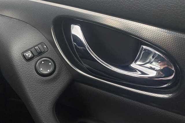 Nissan Qashqai 1.2 DIG-T N-CONNECTA 5DR