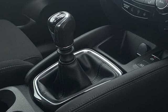 Nissan Qashqai 1.2 DIG-T N-CONNECTA 5DR