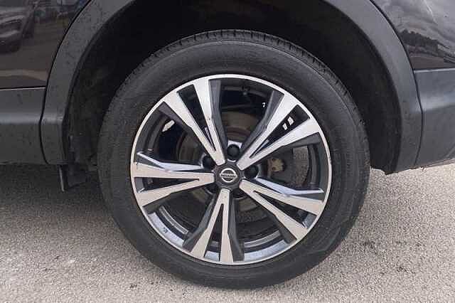 Nissan Qashqai 1.2 DIG-T N-CONNECTA 5DR