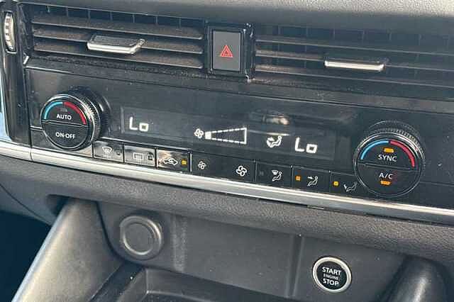 Nissan Qashqai 1.3 DIG-T MH N-CONNECTA 5DR