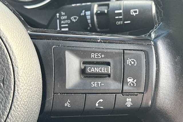 Nissan Qashqai 1.3 DIG-T MH N-CONNECTA 5DR