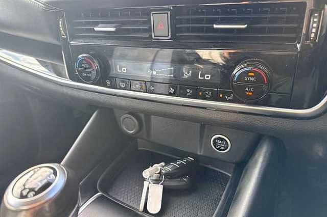 Nissan Qashqai 1.3 DIG-T MH N-CONNECTA 5DR