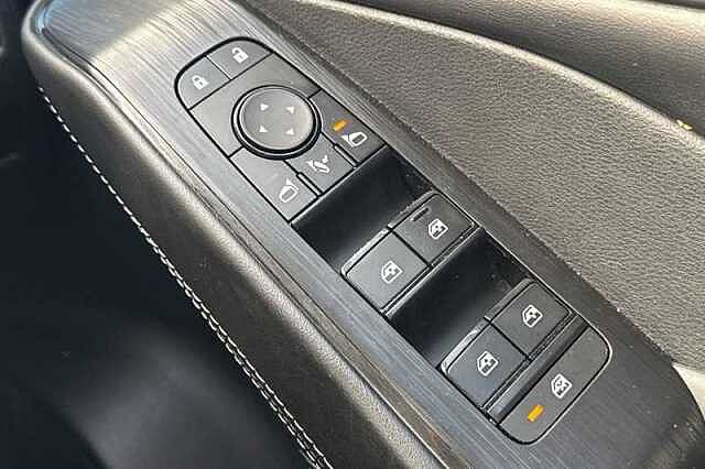 Nissan Qashqai 1.3 DIG-T MH N-CONNECTA 5DR