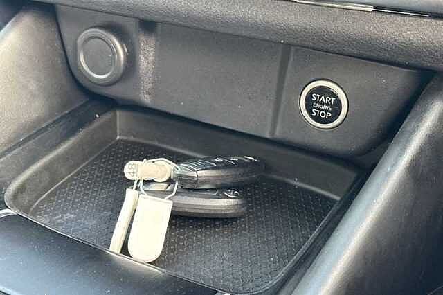 Nissan Qashqai 1.3 DIG-T MH N-CONNECTA 5DR