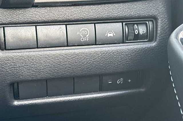 Nissan Qashqai 1.3 DIG-T MH N-CONNECTA 5DR