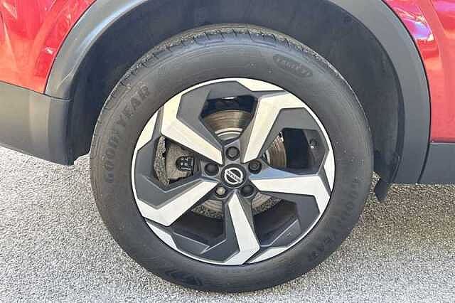 Nissan Qashqai 1.3 DIG-T MH N-CONNECTA 5DR