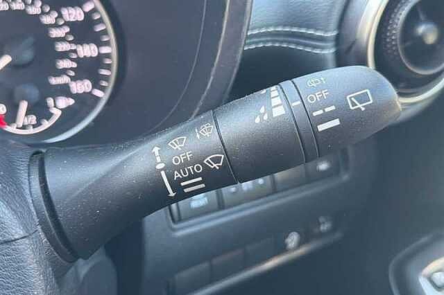 Nissan Juke 1.0 DIG-T N-CONNECTA 5DR