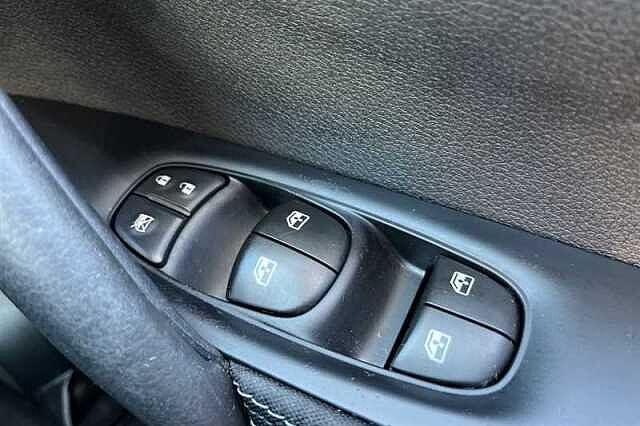 Nissan Qashqai 1.2 DIG-T N-CONNECTA 5DR