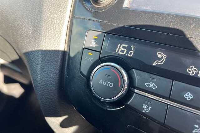 Nissan Qashqai 1.2 DIG-T N-CONNECTA 5DR