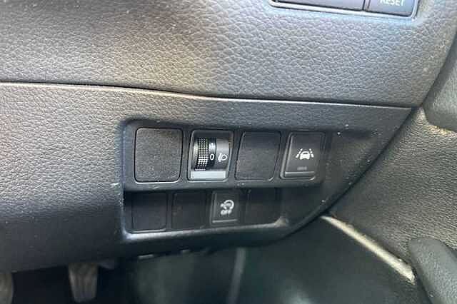 Nissan Qashqai 1.2 DIG-T N-CONNECTA 5DR