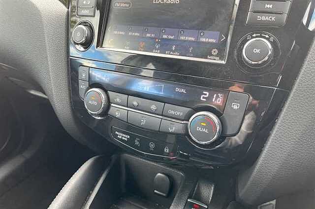 Nissan Qashqai 1.3 DIG-T ACENTA PREMIUM 5DR