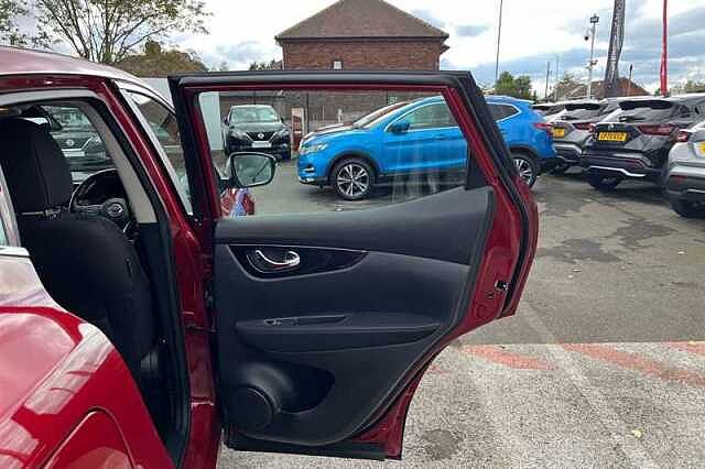 Nissan Qashqai 1.3 DIG-T ACENTA PREMIUM 5DR