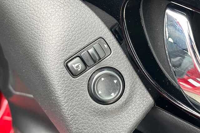 Nissan Qashqai 1.3 DIG-T ACENTA PREMIUM 5DR