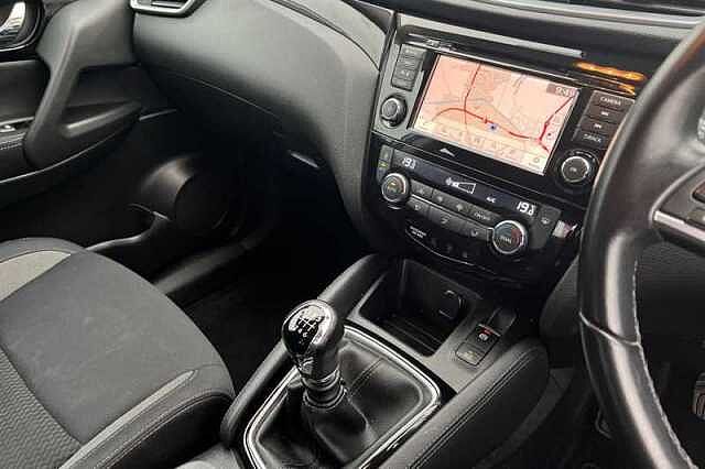 Nissan Qashqai 1.3 DIG-T ACENTA PREMIUM 5DR