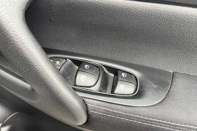 Nissan Qashqai 1.3 DIG-T ACENTA PREMIUM 5DR